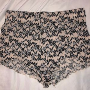 Chevron flowy shorts